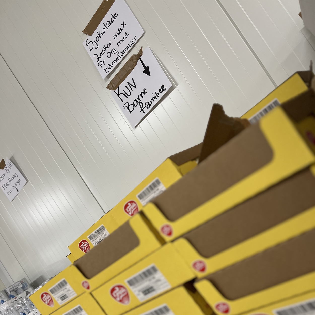 Masse sjokolade som gis vekk til småbarnsfamilier