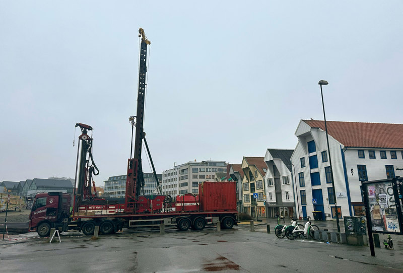 Arbeid pågår mellom Geoparken og sjøhusene i østre havn. 