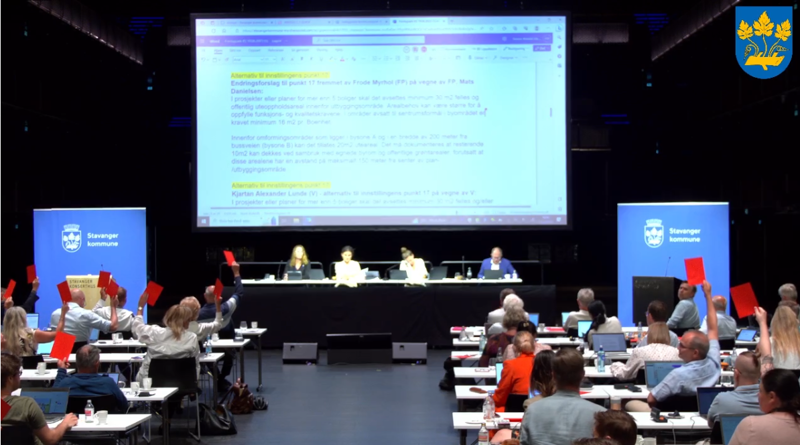 Avstemming i kommunestyret. Skjermbilde fra kommune-tv. 