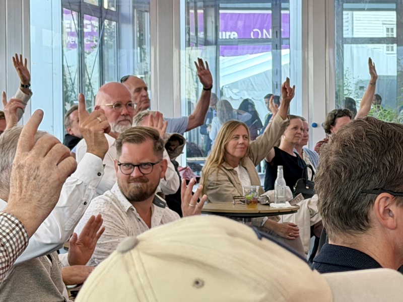 Så mange i salen har undertegnet Stavanger-avtalen. Kanskje ikke overraskende at Jane Nilsen Aalhus, miljøvernsjef i Stavanger kommune, var blant dem. 