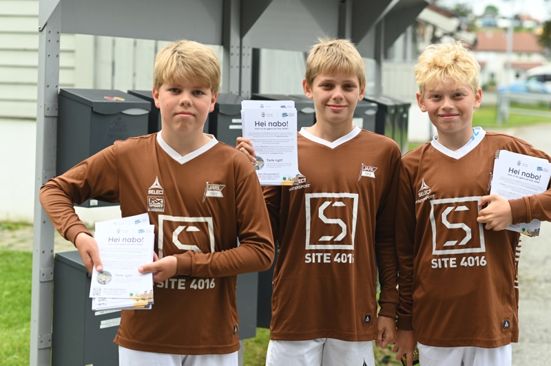 Tobias Moen, Erling Schreiner Abrahamsen og Filip Vatsvåg på Jarl G2010 klare til å takle postkasser på Åsen.