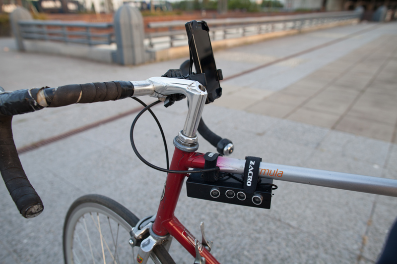 Bilde av sykkel med avstandsmåleren montert på stanga. 