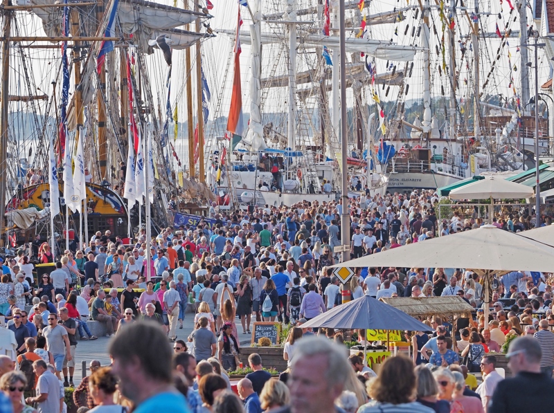 Folkeliv i Stavanger sentrum under Tall Ships Races 2018