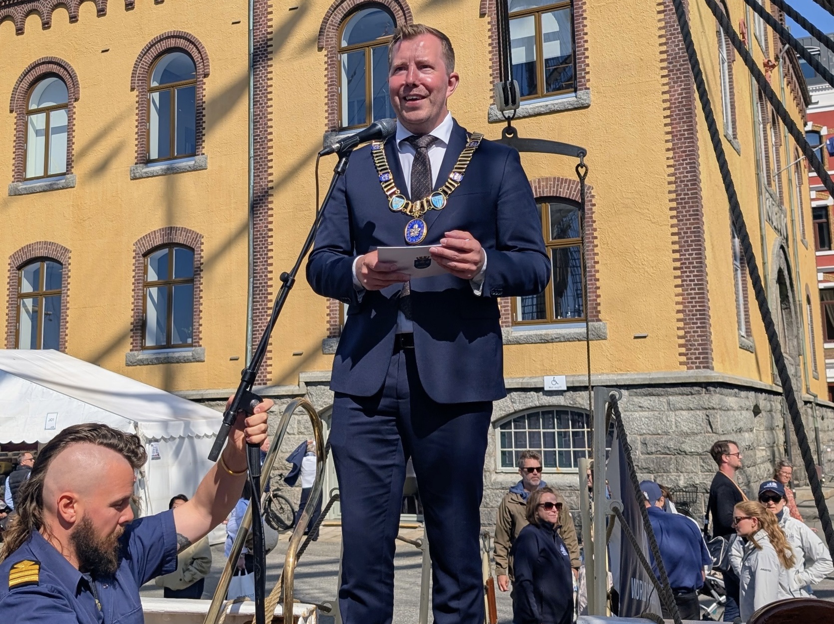 Ordfører Tormod Losnedal holder tale på The Tall Ships Races i Stavanger